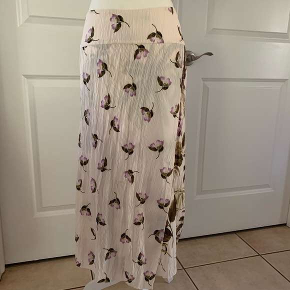 VINCE. wrap effect floral print crepe skirt - Picture 8 of 16